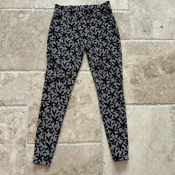 Lands' End Women's Black and White Print Leggings Casual Athleisure - Picture 2 of 9